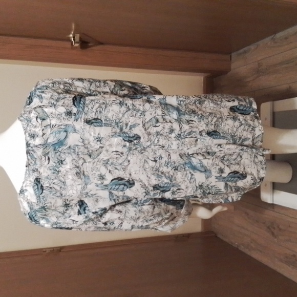 Tahari NWOT linen shirt, size 2X, white with black and aqua print design. - Picture 5 of 7
